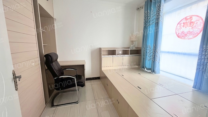 范阳路沿线 中装朝南两居室 出行方便 次新电梯房-卧室A