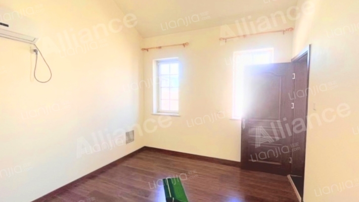 北京西南 京都颐和城276平南入户精装别墅证满五-卧室D