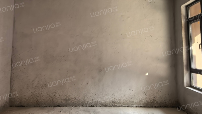 花田路 集中供暖，洋房下叠带小院-卧室B