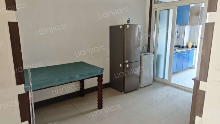 此房满五，带装修，税费比较低，交通便利，配套齐全-餐厅