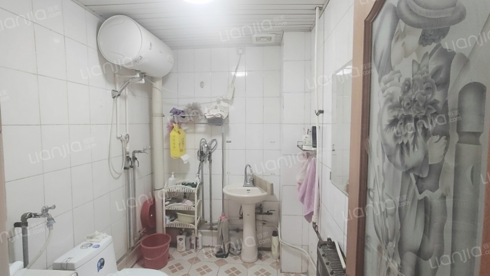 范阳路二康旁 中间楼层 南北双阳台 客厅卧室大 公摊小-卫生间