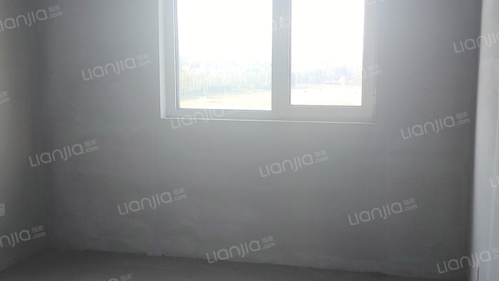 急售三利南北向小三居，采光好，价格美丽-卧室B