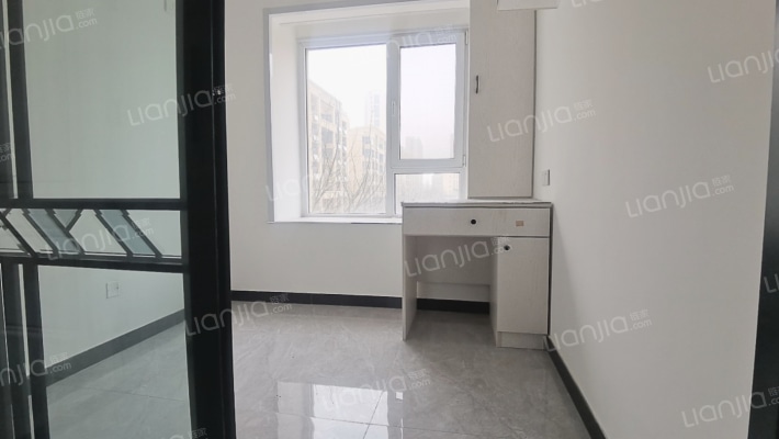 大社区，桃源新都孔雀城精装三居出售-书房