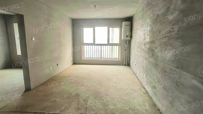 业主移民国外 诚心出售，价格可聊，适合刚需自住-客厅