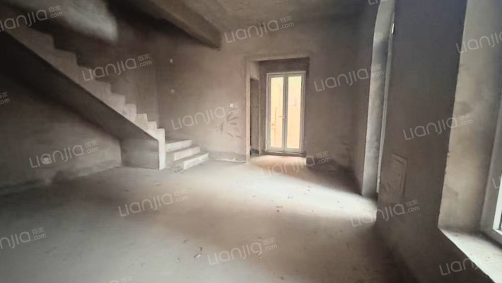 此房房本满五唯一  类独栋 边户大院子-客厅B