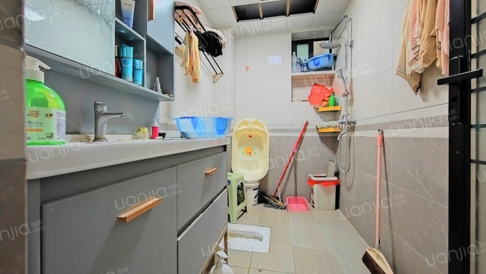 镜子三室，自住装修，喜欢可以看房-卫生间
