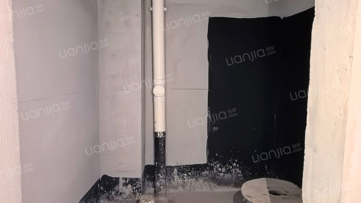 钻石商圈 带小院带下跃 南北通透两居-卫生间