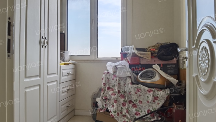 此房3+1户型 南北通透精装中高层 采光好-卧室C