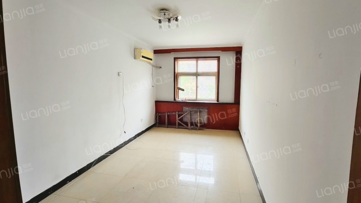 二康旁838车站1路出行方便，生活方便，中间楼层-卧室C