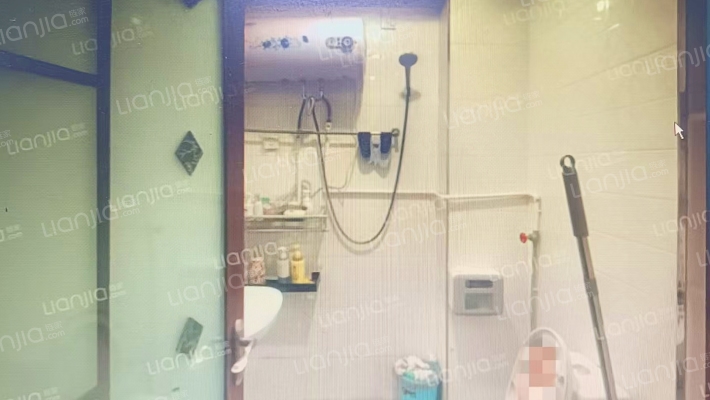 南北通透两居室，户型方正，中间楼层。-卫生间