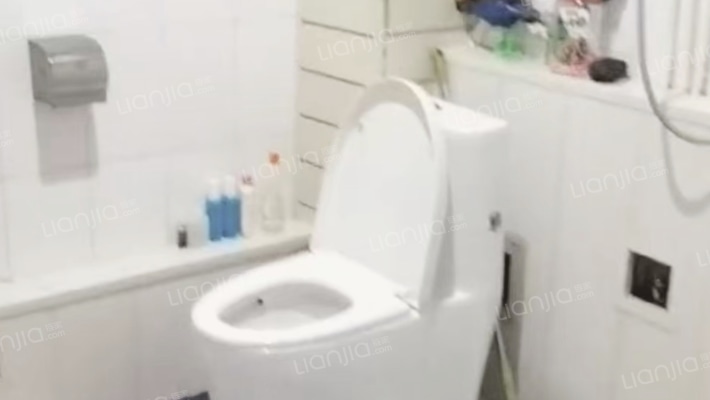 顺通小区 3室2厅 南 北-卫生间B