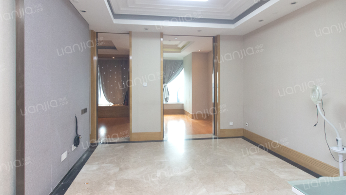 白云绿地中心二手房实景图