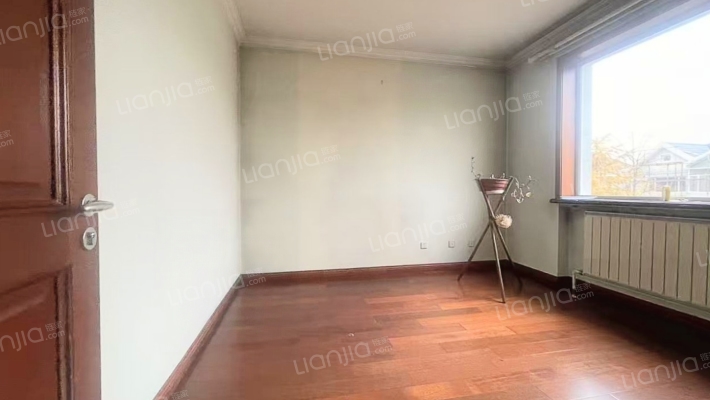 双拼别墅，精装修，园区环境优美-卧室F