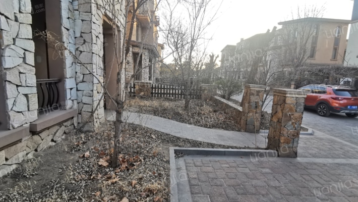 爱丁堡，南入户，，类独栋，房本满五唯一，随意装修-露台