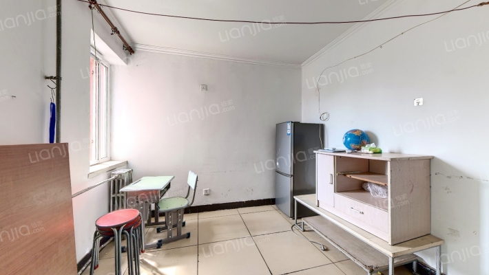 建材城东一里二手房实景图