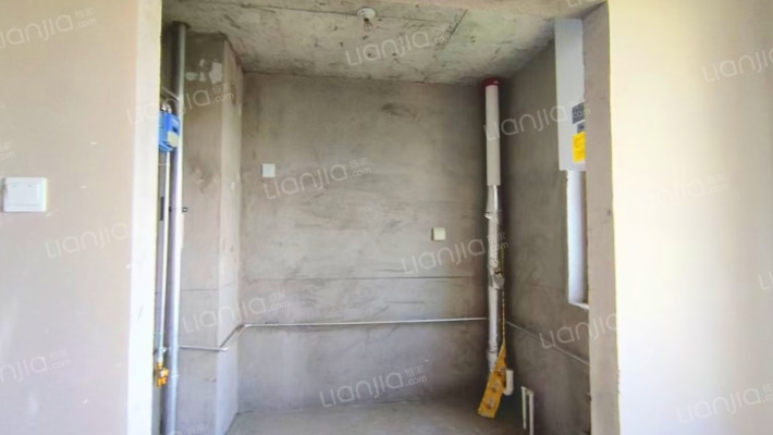 南北通透大四居  名厨明卫，房证满二，公交直达-厨房