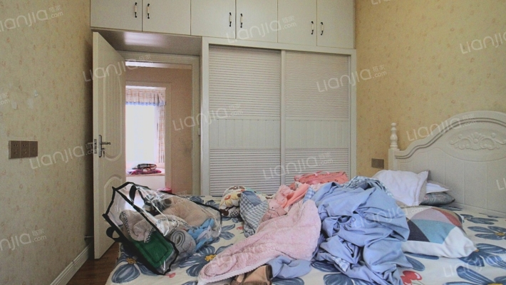 房满2年，出行方便，户型方正，住家方便舒适,干净-卧室B