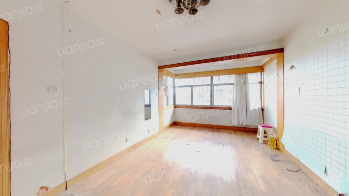 龙泉路295号二手房实景图