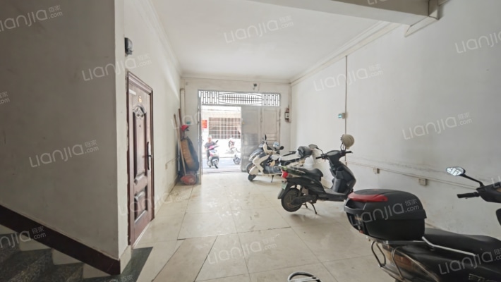 谭屋村小区二手房实景图