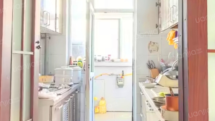 老城区 配套成熟 中间楼层 南北通透两居出售-厨房