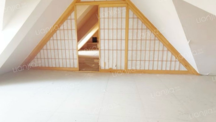 丹佛尔湾独栋别墅 中等装修 带大院 价格可谈-阁楼