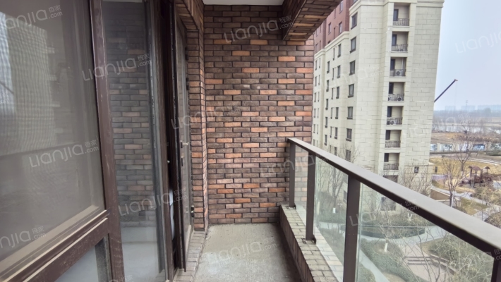 公园旁环境优美叠拼别墅 客厅挑空可封成卧室 居住舒适-阳台