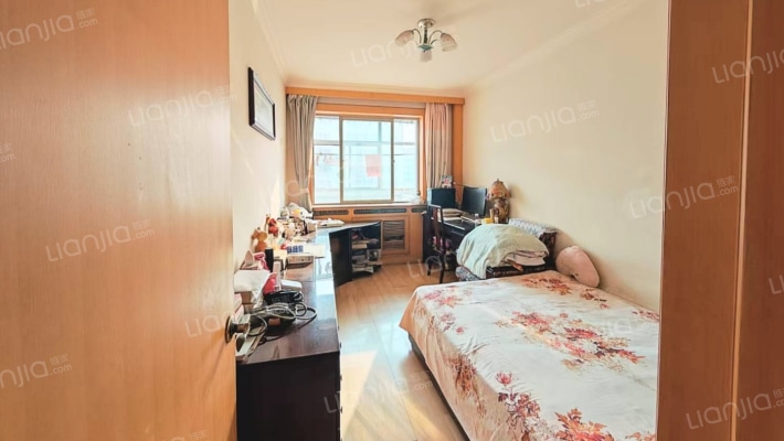 金税小区三居双位大三居南 北集中供暖-卧室C