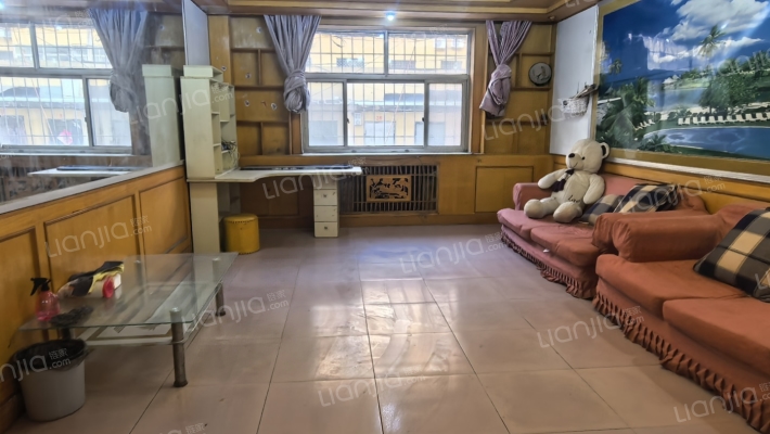 政法街 集中供暖 南北通透三居带小院-客厅