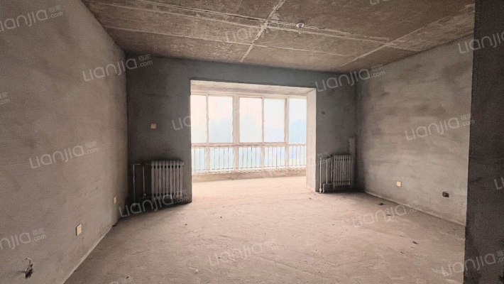 此房满五税费低一梯两户电梯房交通便利。5+6跃层-餐厅