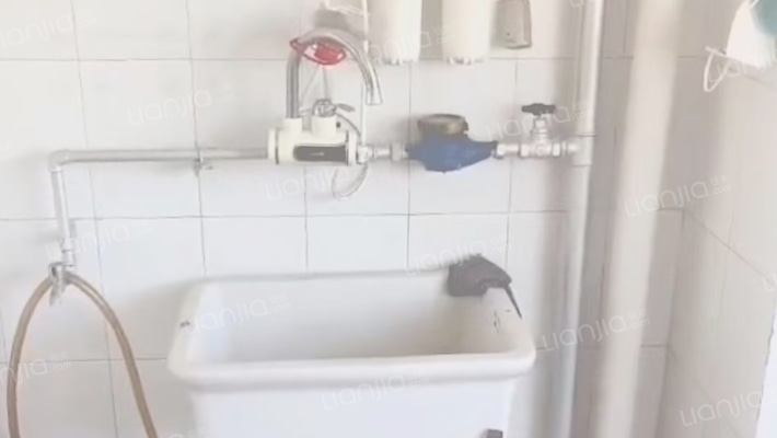 满五不唯一， 税费少， 简单装修-厨房