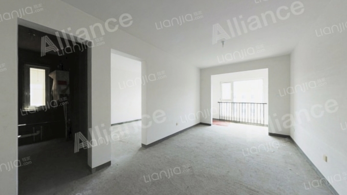 天顶即复 西区南向大2居 满二 不对电梯 视野开阔-客厅