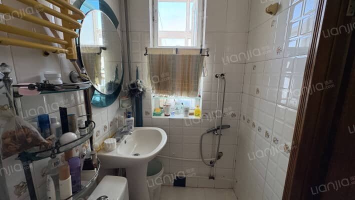 松林店商圈 凌云家属院 南北通透三居出售-卫生间