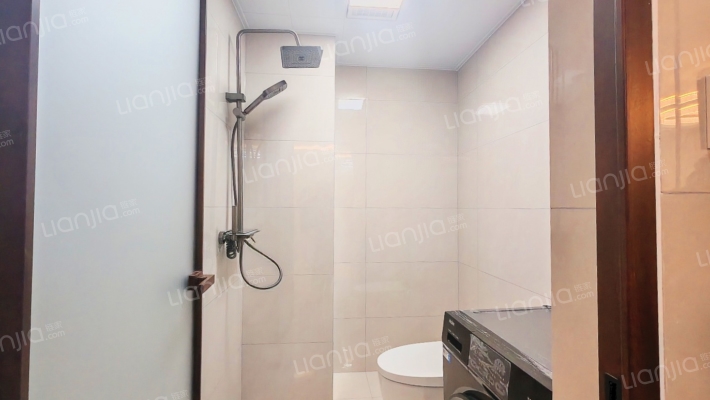 隆基泰和铂悦山 3室1厅 南 北-卫生间