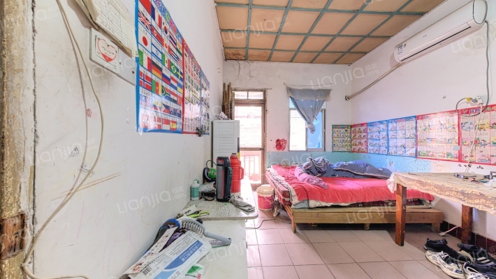 砂轮厂宿舍二手房实景图