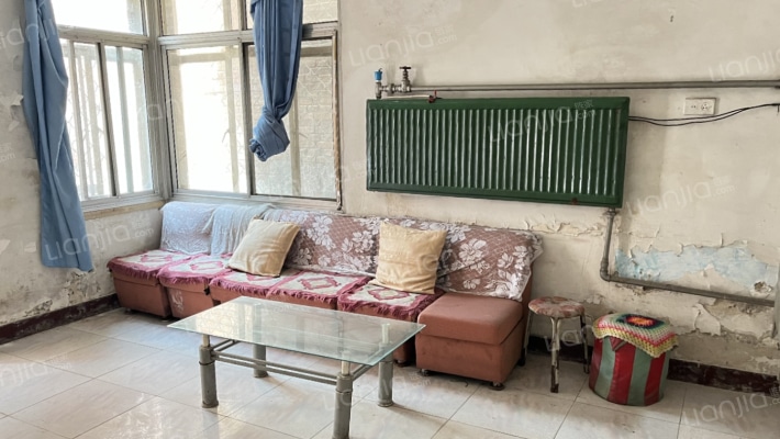 南关 独门独院 可以过户 商品房-客厅