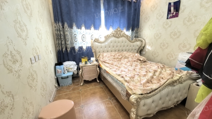 南北通透的联排别墅，品质社区，绿化好，没有遮挡.-卧室E