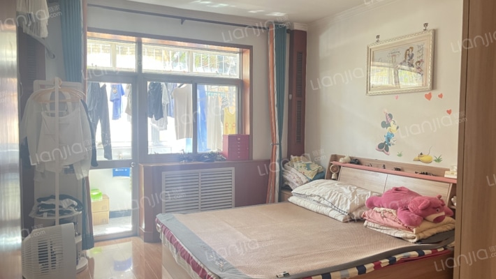 医药公司南院 南向朝阳 一层带小院-卧室A