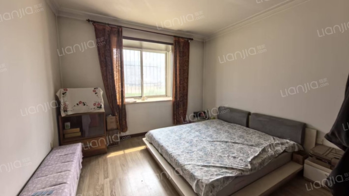 华阳路 别墅社区  停车方便 低楼层-卧室A