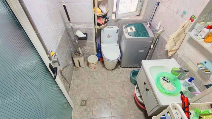 永茂水岸国际一期电梯3楼房证满二南北通透拎包入住-卫生间