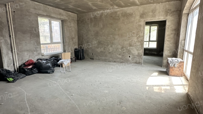 此房为临水系独栋上下二层.格局好.户型方正大院子-餐厅