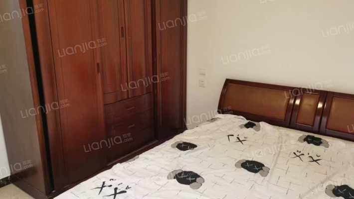 高铁旁边，出行方便小区环境优美，精装修拎包入住-卧室A