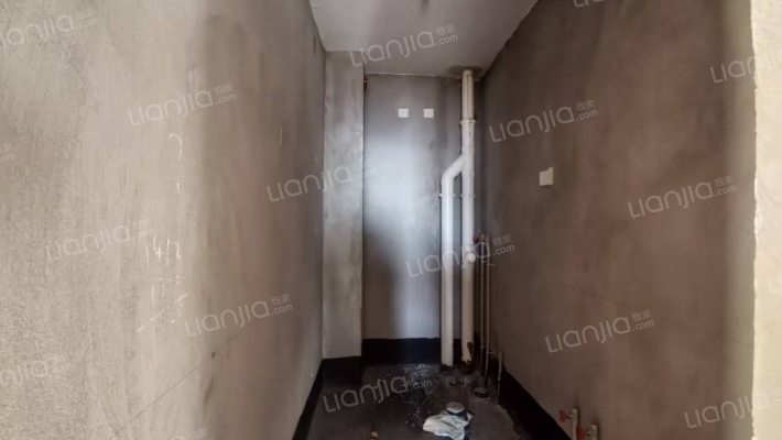 房  子 是 顶 层，视 线 好，全 天 采 光-卫生间