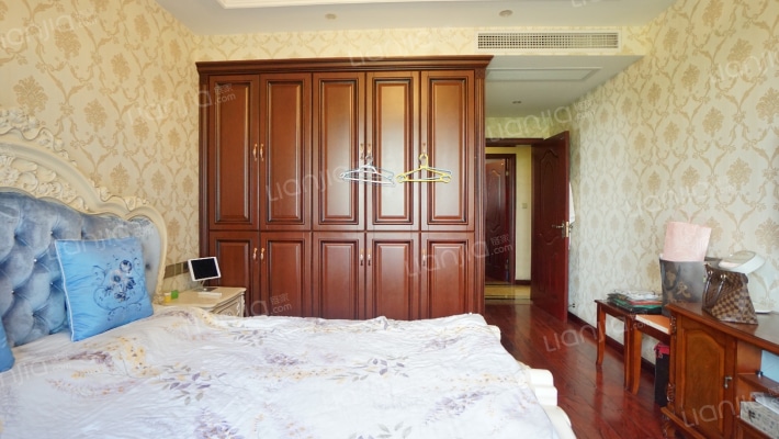 丽雅龙城小区3室2厅小区环境干净舒适 适合居住-卧室B