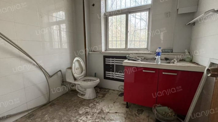 市区的联排别墅，院子大户型方正-卫生间B