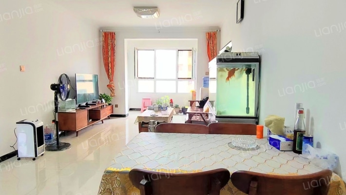 在公园里的房子，环境优美，交通便利，梦幻的感觉！-客厅