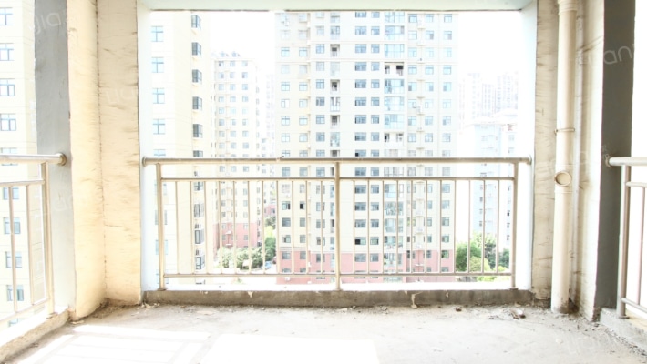 华耀城旁边，警苑小区，业主诚心出售，大三房东边户-阳台