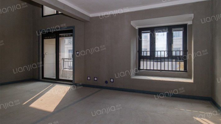 融创银城滴翠园北区二手房实景图