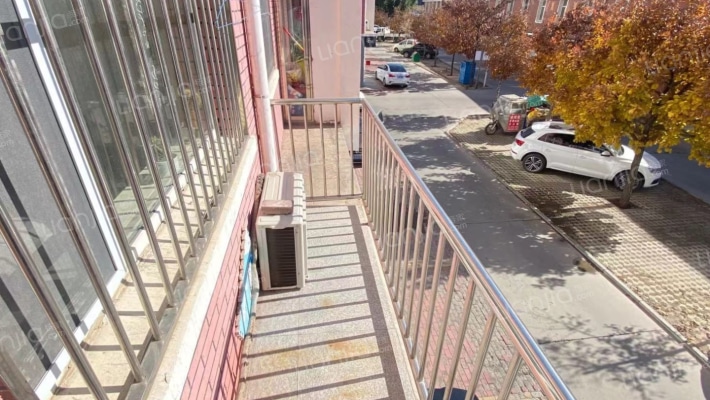 步梯二楼  房证满两年可贷款 拎包入住-阳台