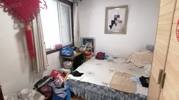 天保郦景社区为南北两排九栋高层，电梯板式精英寓所-卧室B