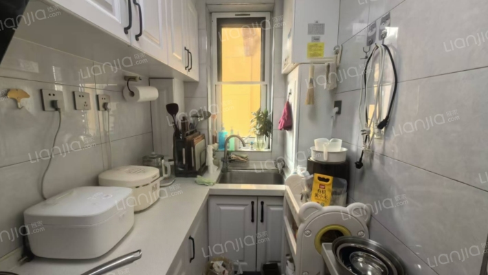 三利中和城B区大两居，精装修，门口838车站，采光好。-厨房